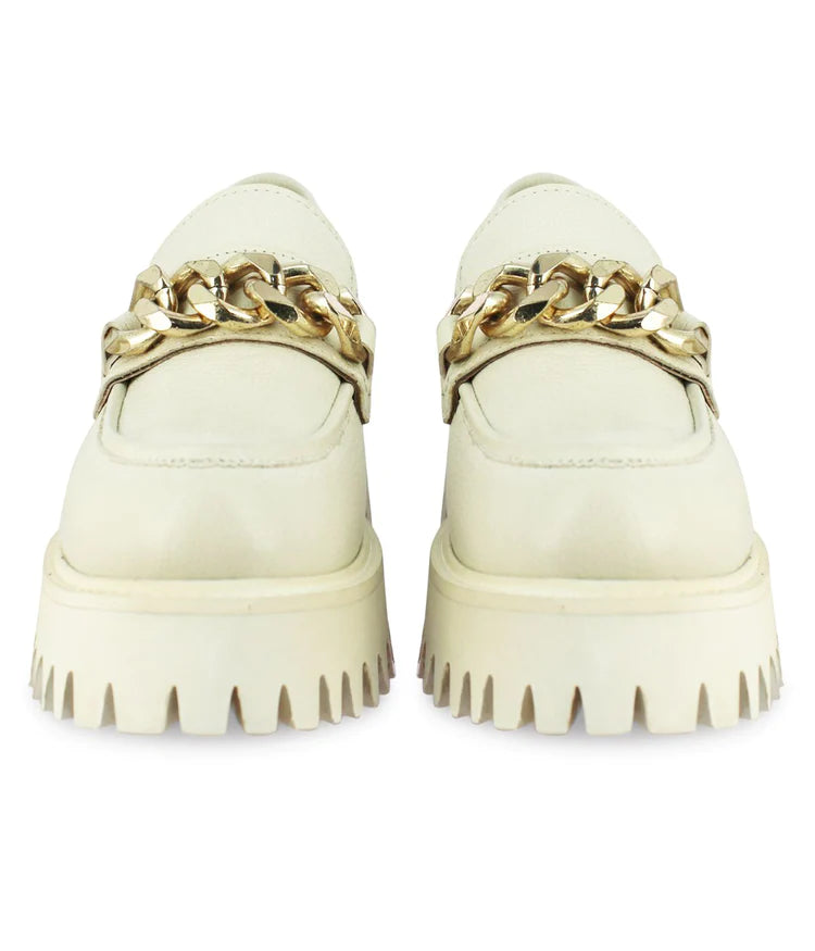 Donna Gold Chain  Off White Leather Loafers  Saint G   